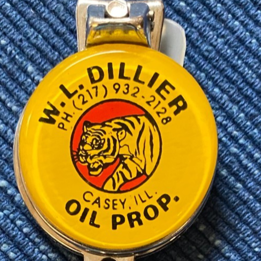 VTG W.L. Dillier Oil Oilfield Casey Illinois Advertising Nail Clippers Keychain